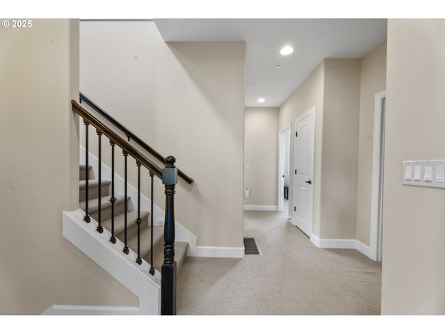 11428 Nw Chloe Ln, Portland, OR 97229