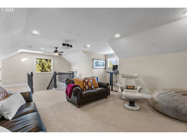 11428 Nw Chloe Ln, Portland, OR 97229