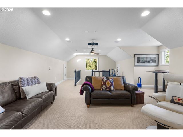 11428 Nw Chloe Ln, Portland, OR 97229