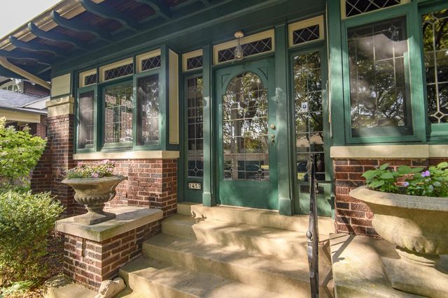 2457 N Grant BOULEVARD, Milwaukee, WI 53210