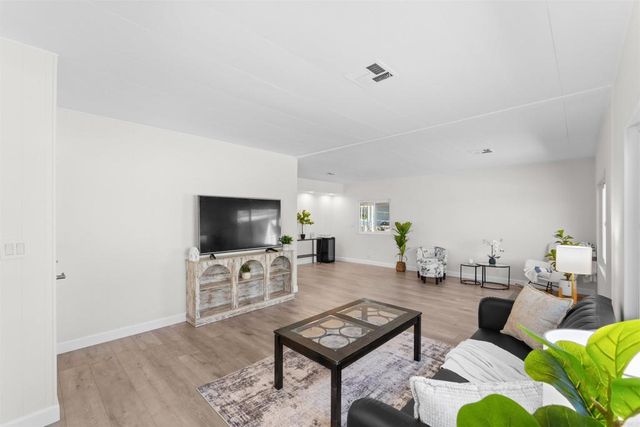 2250 N Broadway SPC 4, Escondido, CA 92026