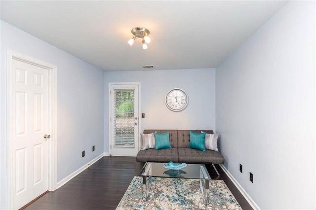1400 Liberty Parkway NW 2006, Atlanta, GA 30318