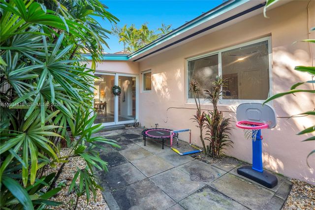 2490 Abaco Ave, Miami, FL 33133