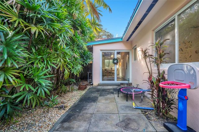 2490 Abaco Ave, Miami, FL 33133