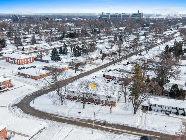 2111 CARSTENSEN LANE, Green Bay, WI 54304