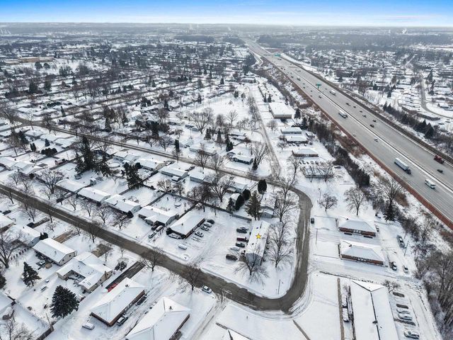 2111 CARSTENSEN LANE, Green Bay, WI 54304