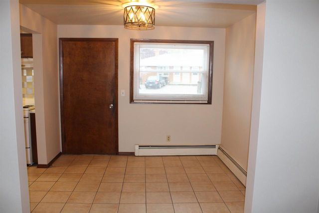 2111 CARSTENSEN LANE, Green Bay, WI 54304