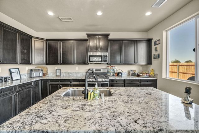 334 Granite Court, Dayton, NV 89403