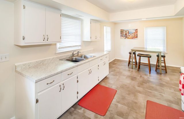 1640 Broadmoor Avenue, Evansville, IN 47714