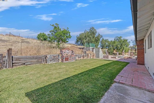 16881 N Midway Rd, Tracy, CA 95377