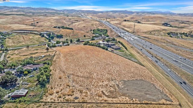 16881 N Midway Rd, Tracy, CA 95377