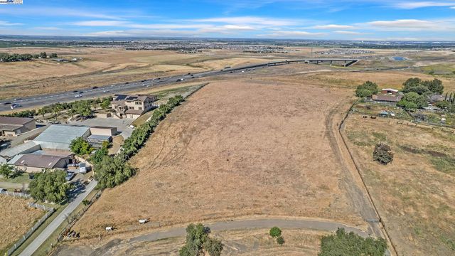 16881 N Midway Rd, Tracy, CA 95377