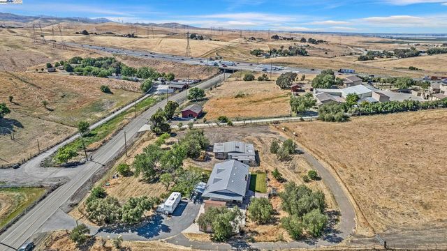 16881 N Midway Rd, Tracy, CA 95377
