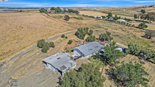 16881 N Midway Rd, Tracy, CA 95377