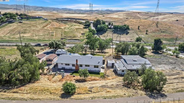 16881 N Midway Rd, Tracy, CA 95377