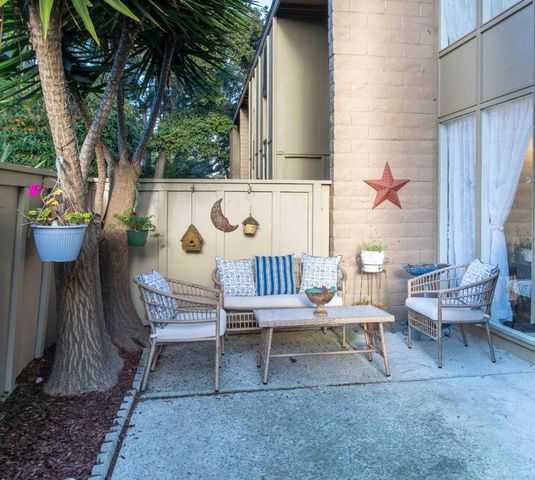451 Dela Vina Avenue 405, Monterey, CA 93940