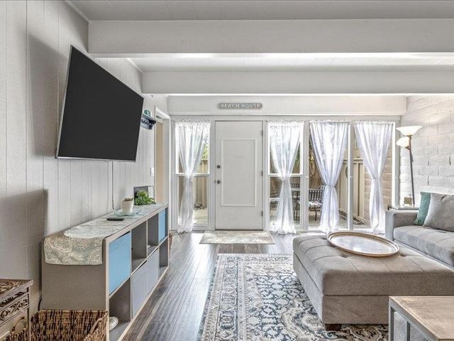 451 Dela Vina Avenue 405, Monterey, CA 93940