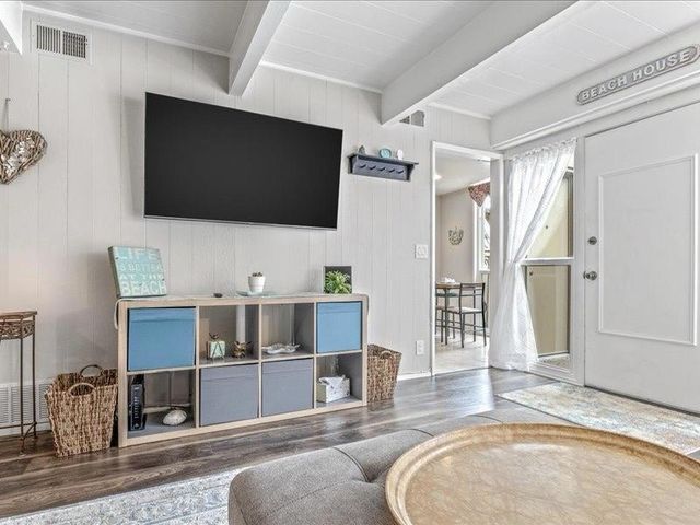 451 Dela Vina Avenue 405, Monterey, CA 93940