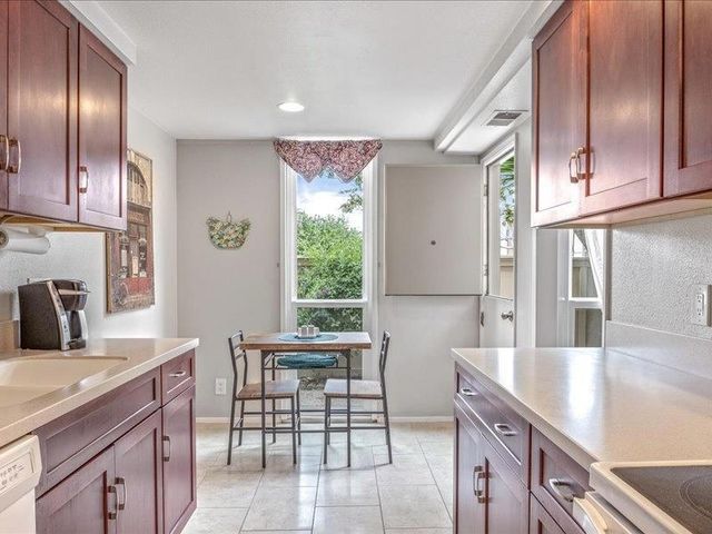 451 Dela Vina Avenue 405, Monterey, CA 93940