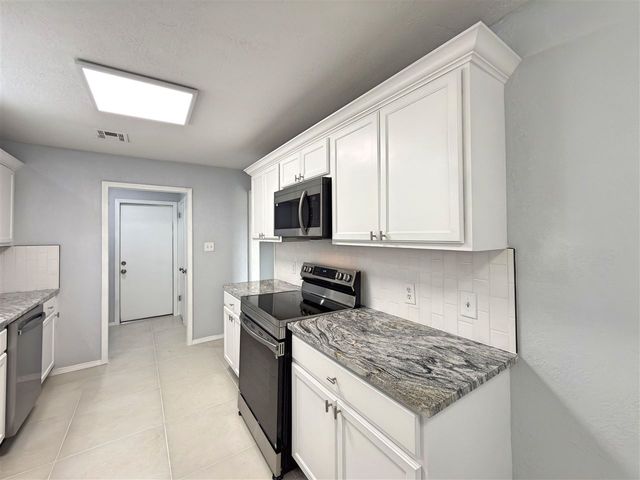 1715 SE Indiana Ave, Lawton, OK 73501