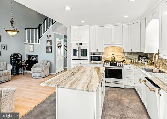 11 ELKINGTON DR, Mount Laurel, NJ 08054