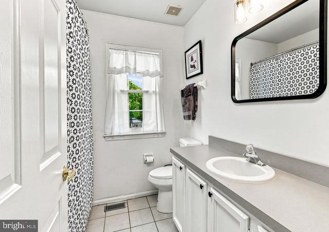 11 ELKINGTON DR, Mount Laurel, NJ 08054