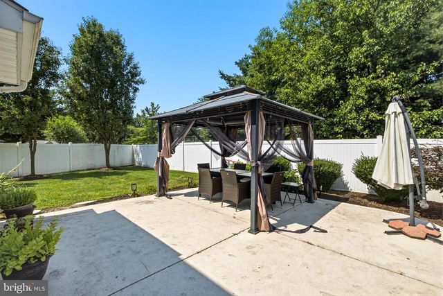11 ELKINGTON DR, Mount Laurel, NJ 08054