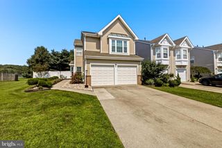 11 ELKINGTON DR, Mount Laurel, NJ 08054