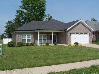 569 Deep Creek Dr, Shepherdsville, KY 40165