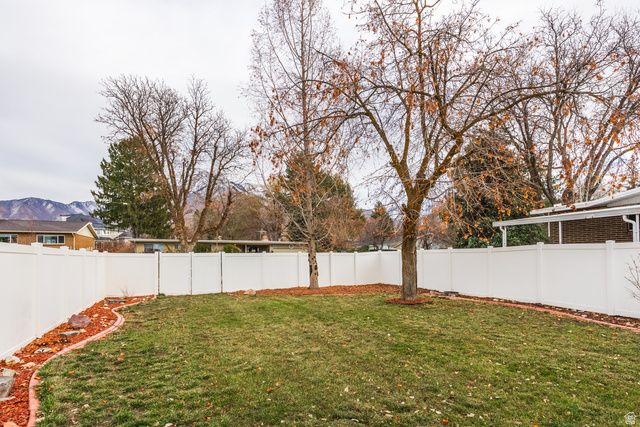 5088 S WOODMONT DR, Holladay, UT 84117