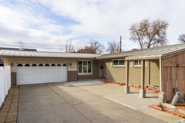 5088 S WOODMONT DR, Holladay, UT 84117