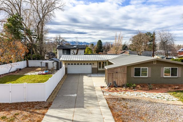 5088 S WOODMONT DR, Holladay, UT 84117