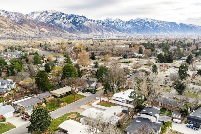 5088 S WOODMONT DR, Holladay, UT 84117