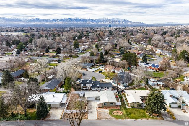 5088 S WOODMONT DR, Holladay, UT 84117