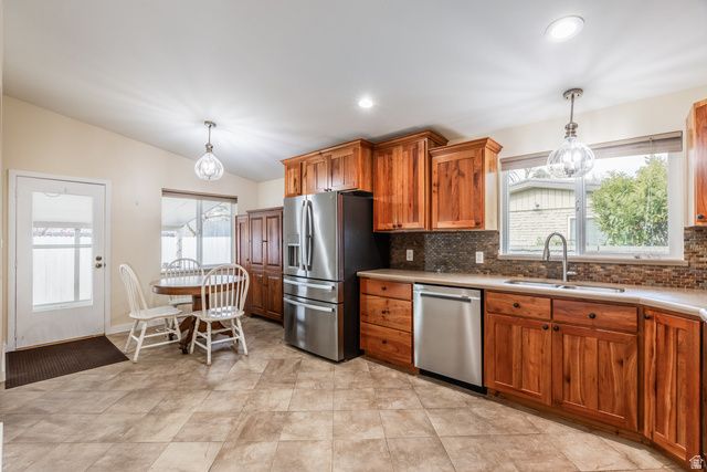 5088 S WOODMONT DR, Holladay, UT 84117