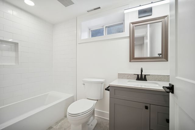 247 HIGHWOOD Avenue, Highwood, IL 60040