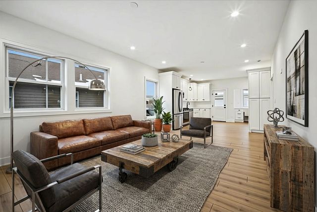 247 HIGHWOOD Avenue, Highwood, IL 60040