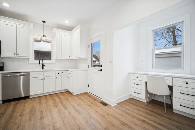 247 HIGHWOOD Avenue, Highwood, IL 60040