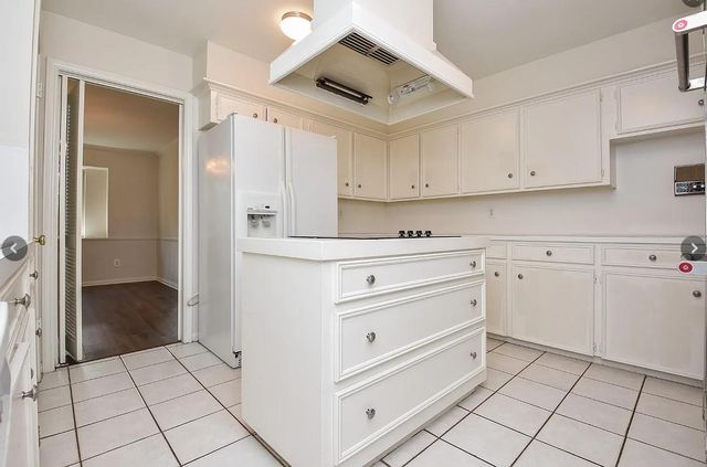 5406 Three Oaks Circle, Houston, TX 77069