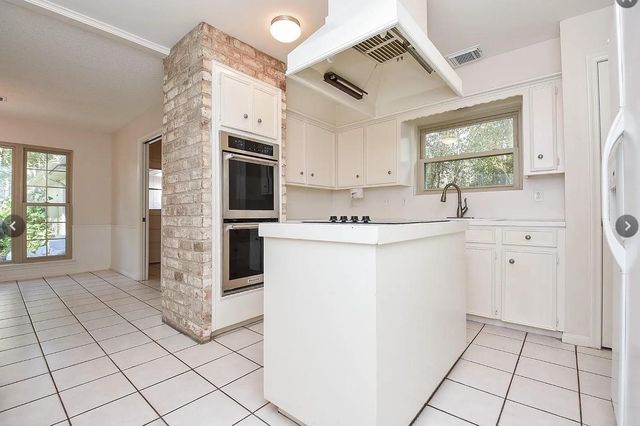 5406 Three Oaks Circle, Houston, TX 77069