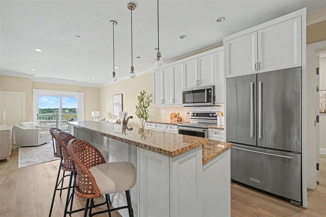 800 Whitwam Drive 13 & 13A, Saint Joseph, MI 49085