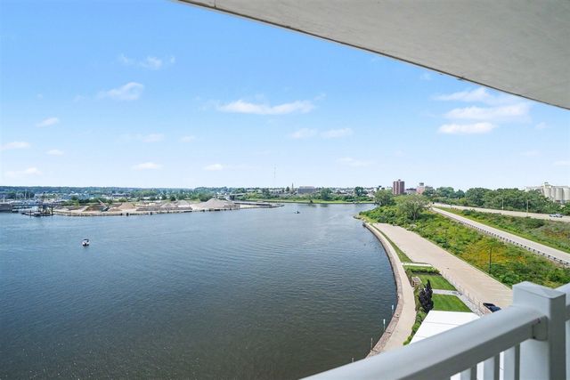 800 Whitwam Drive 13 & 13A, Saint Joseph, MI 49085