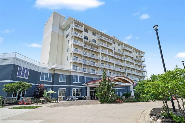 800 Whitwam Drive 13 & 13A, Saint Joseph, MI 49085