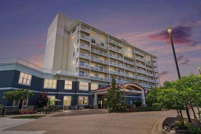 800 Whitwam Drive 13 & 13A, Saint Joseph, MI 49085