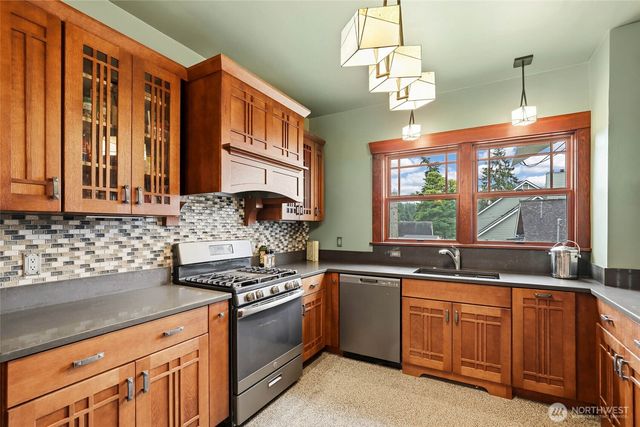 602 Jason Avenue N, Kent, WA 98030