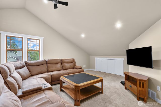 602 Jason Avenue N, Kent, WA 98030