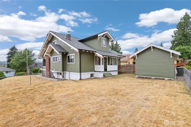 602 Jason Avenue N, Kent, WA 98030