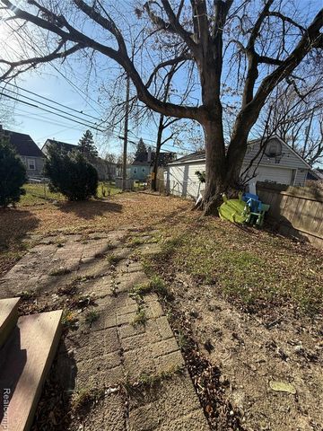 2315 Hartwick Highway, Lincoln Park, MI 48146