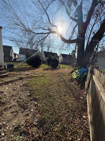 2315 Hartwick Highway, Lincoln Park, MI 48146