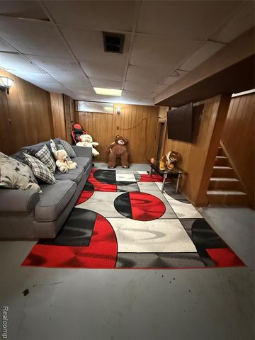 2315 Hartwick Highway, Lincoln Park, MI 48146